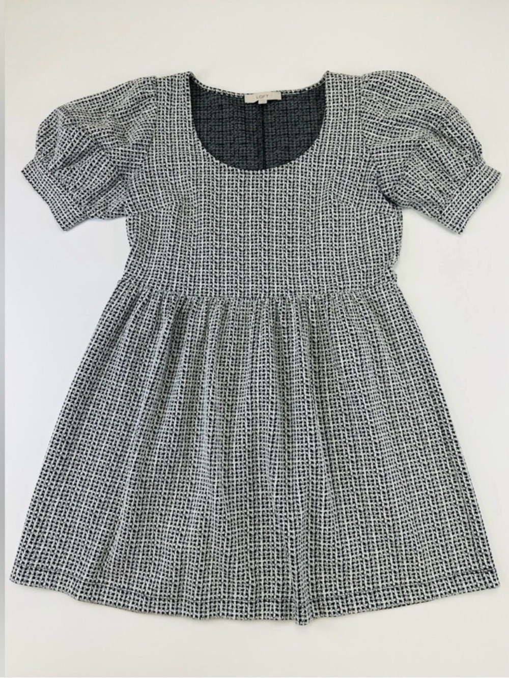 LOFT Puff Sleeve Scoop Neck Dress Large Textured Knit Babydoll Black White